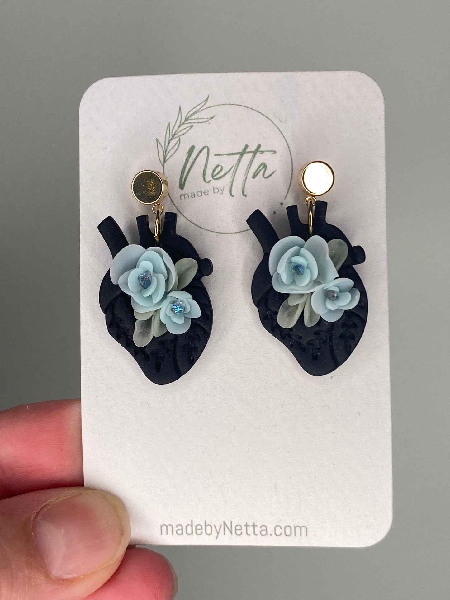 Anatomisk hjerte med blomster