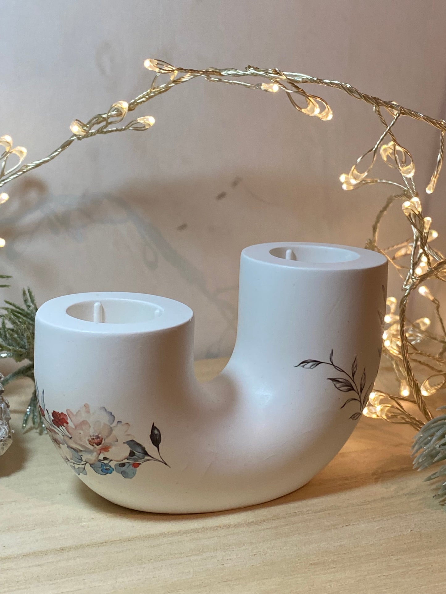 Duo lysestake med blomsterdekor