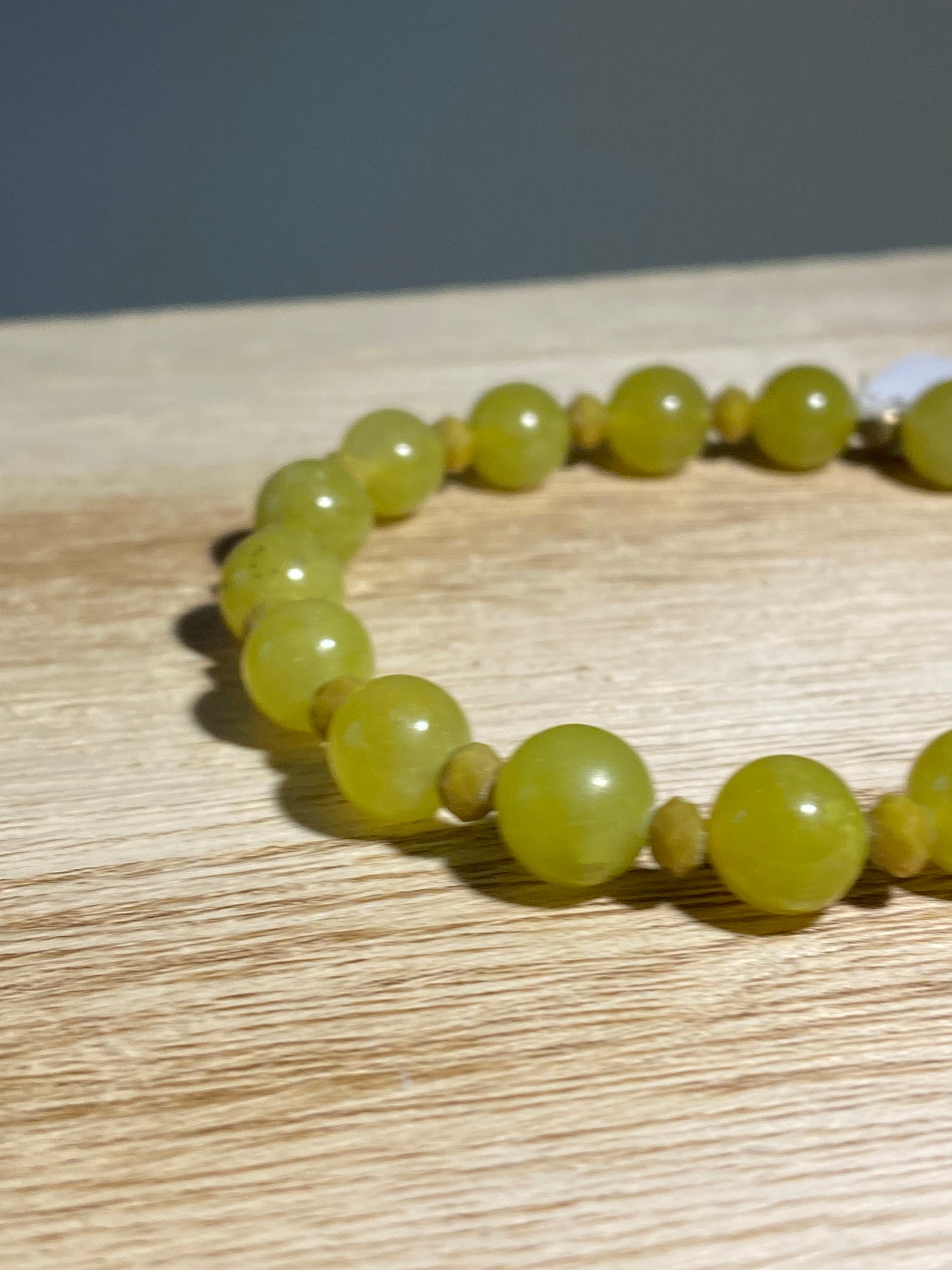 Olivengrønn jade