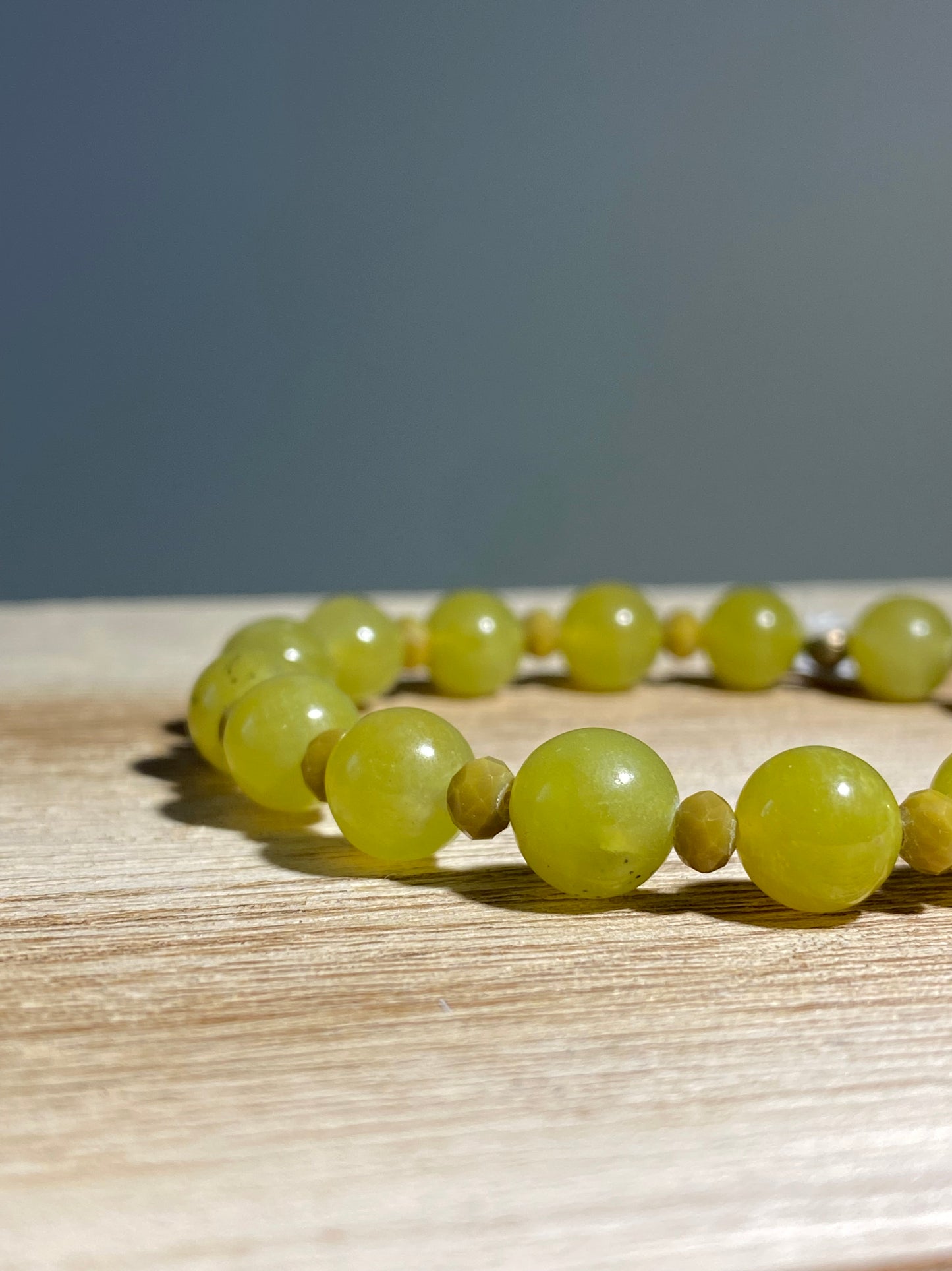 Olivengrønn jade