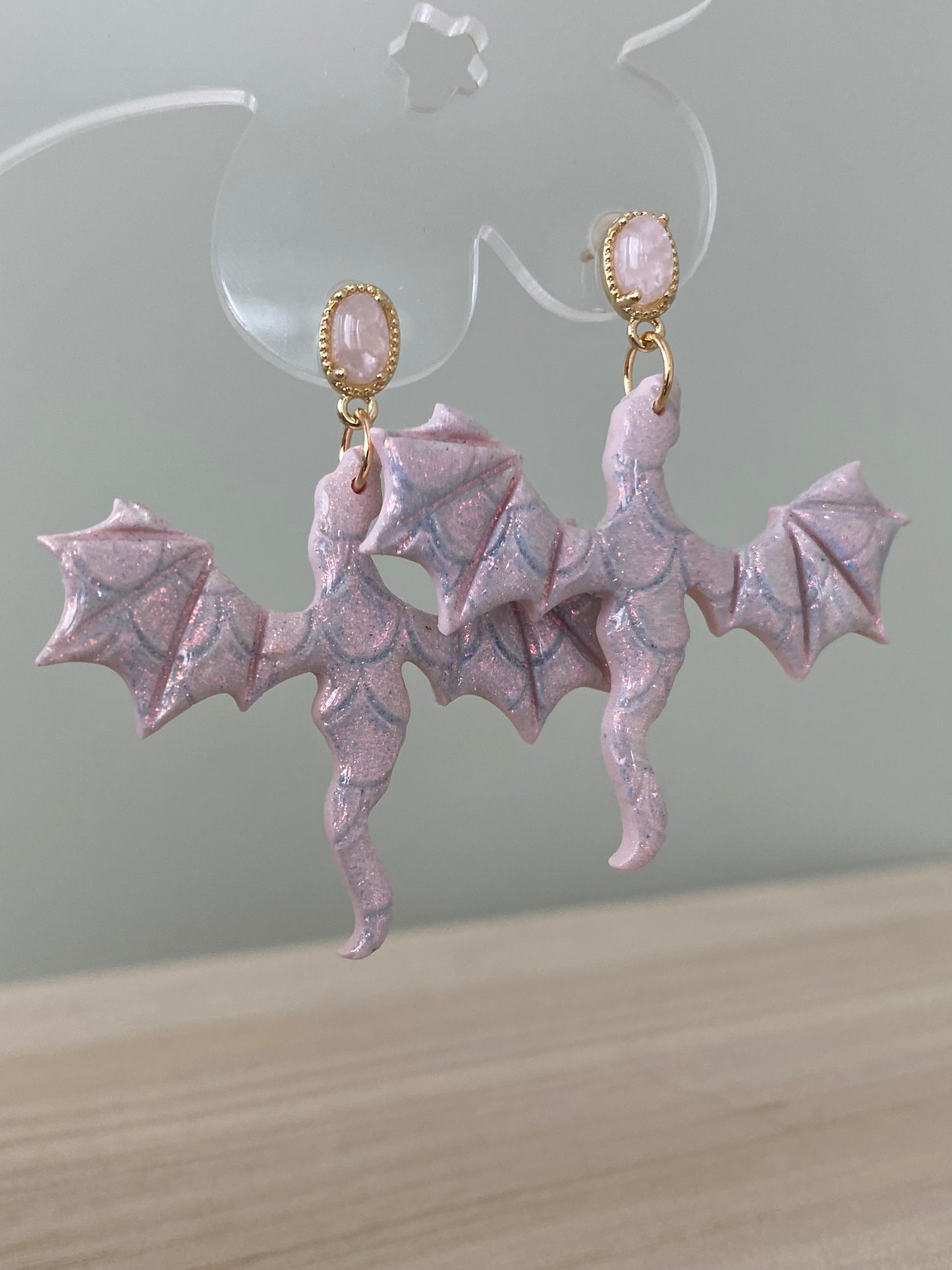 Vårglitrende rosa drager