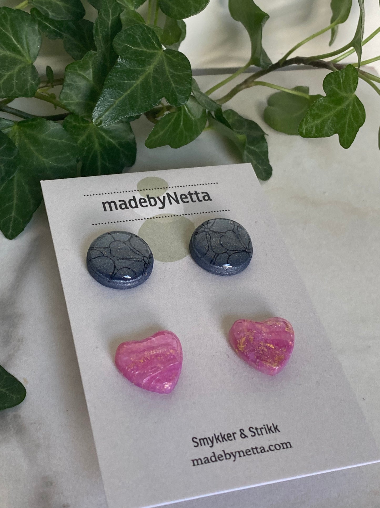 Studs I grått og rosa