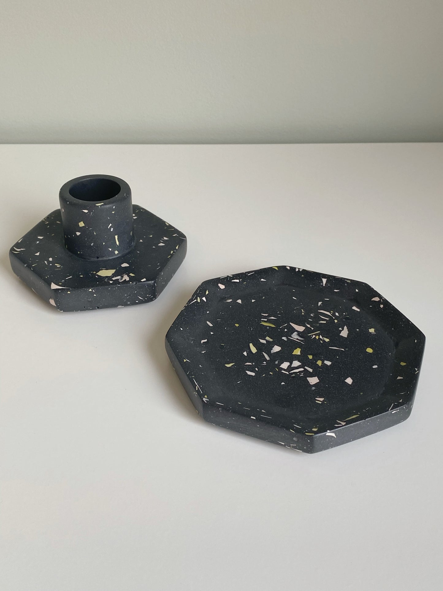 Åttekantet terrazzofat