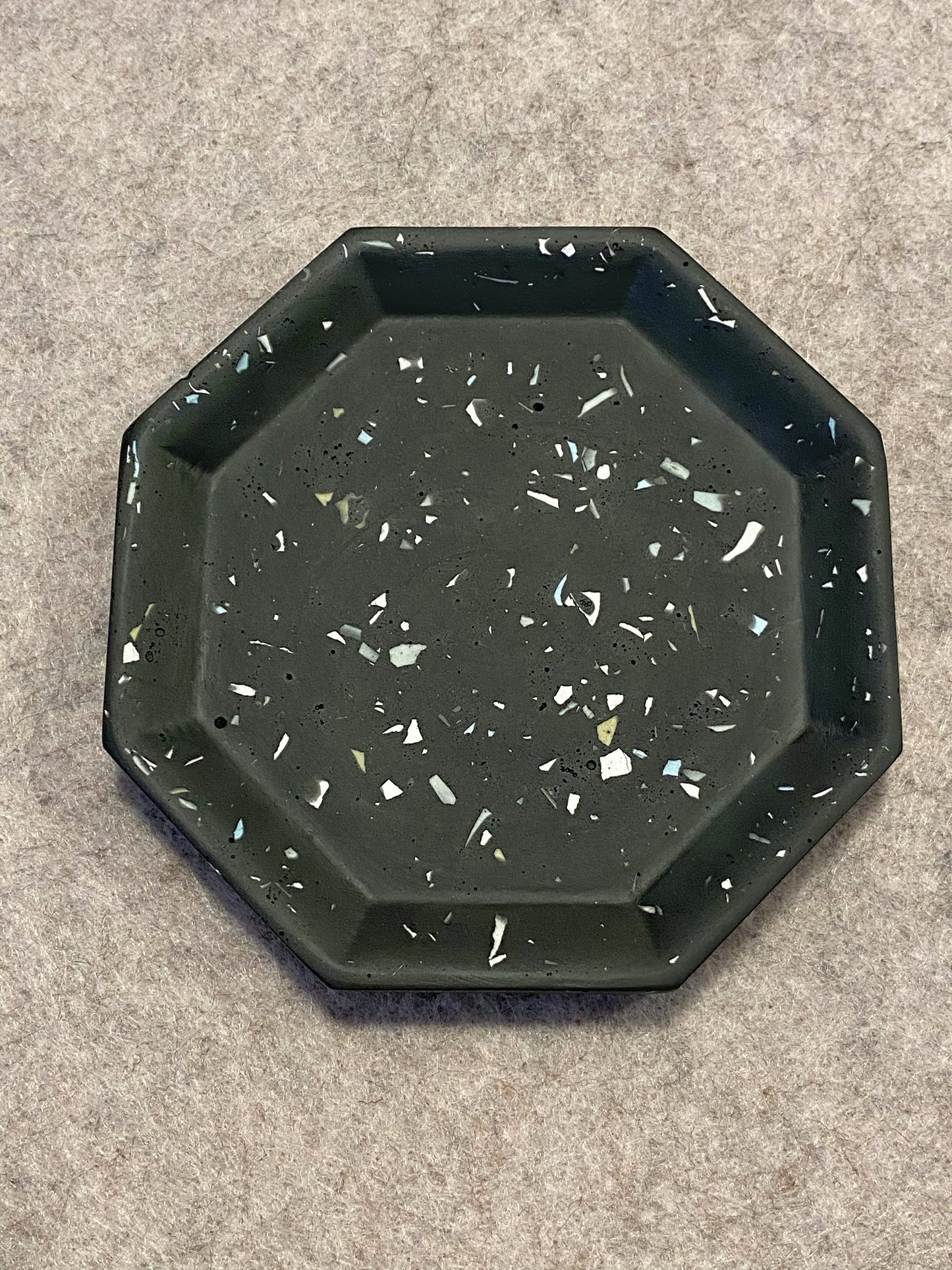 Åttekantet sort terrazzo