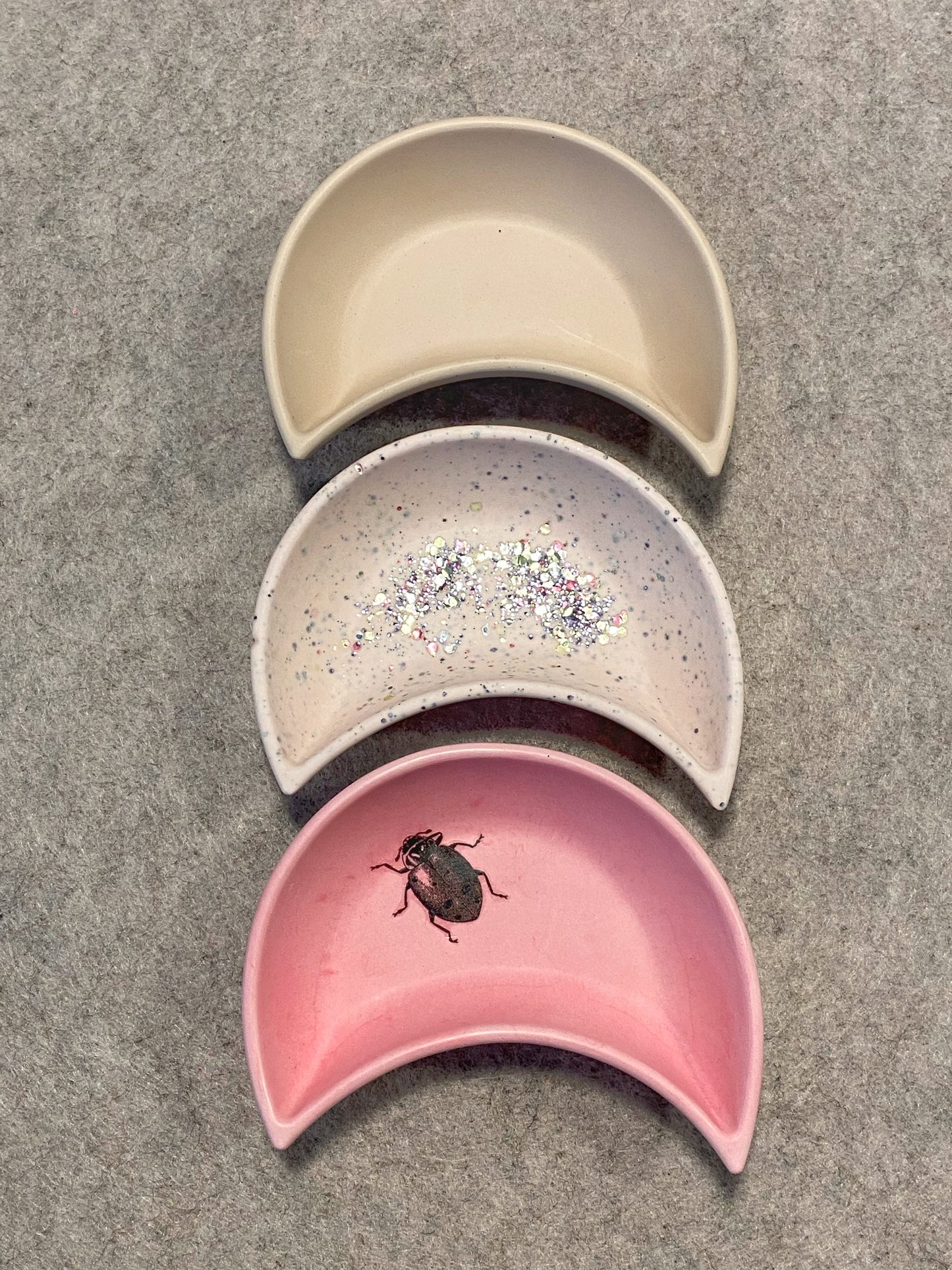 Måneskål med mye glitter