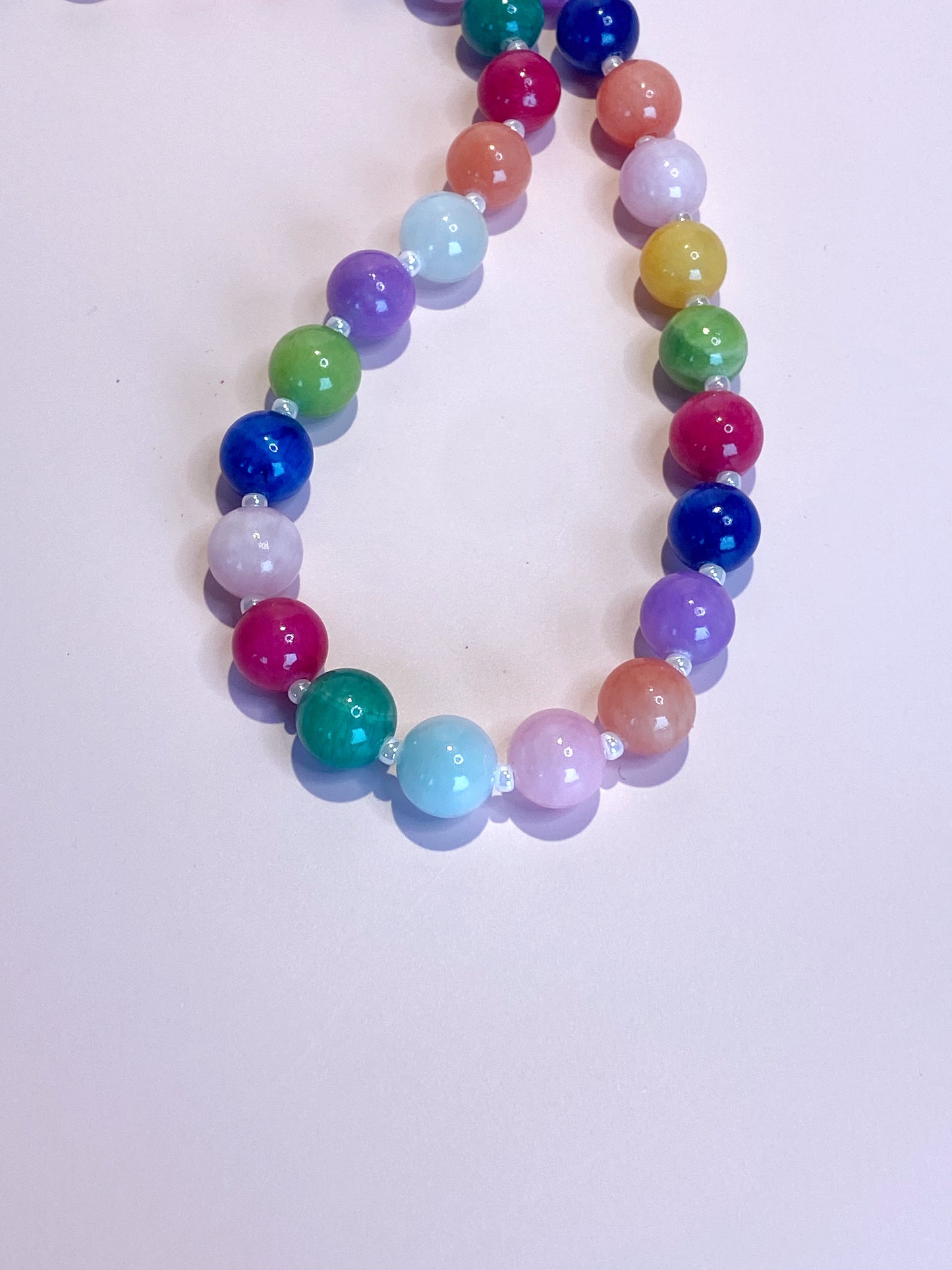Flerfarget bubbelgum jadekjede
