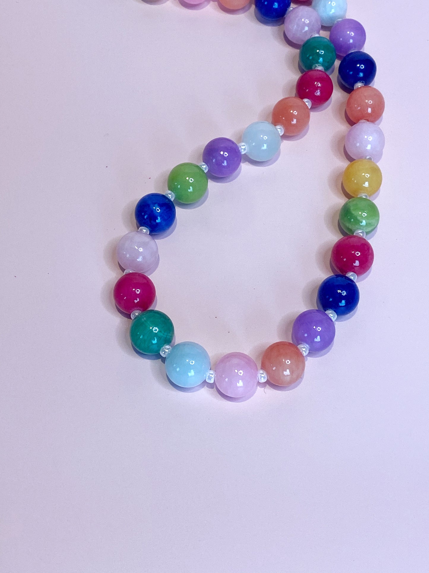 Flerfarget bubbelgum jadekjede