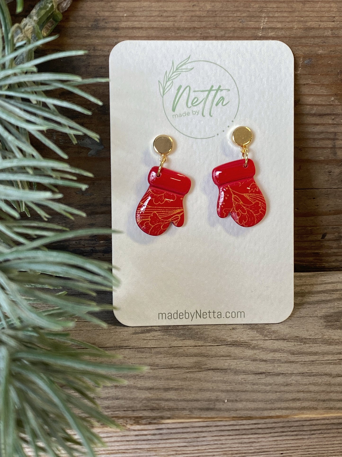 Røde votter med gullmønster